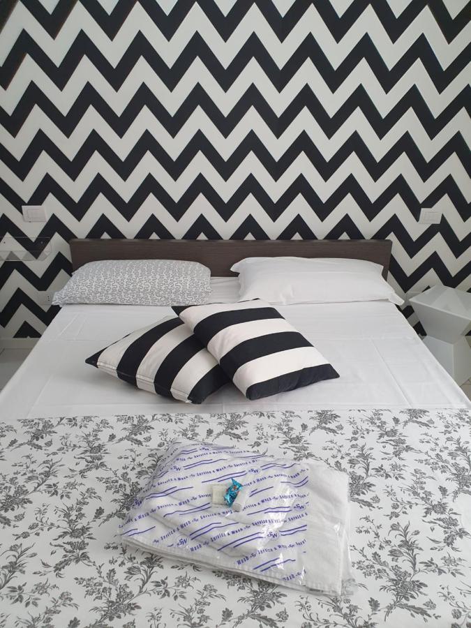 Residenza Venturini Hotel เปียเชนซา ภายนอก รูปภาพ